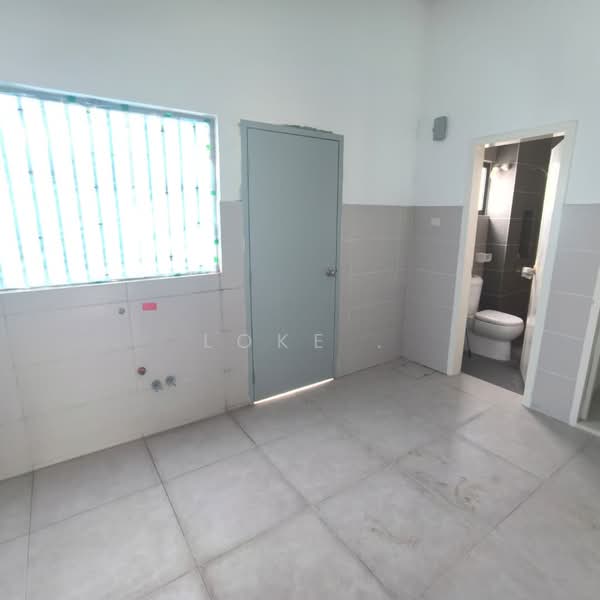 Rumah Teres 3 Tingkat untuk Dijual di Setia Utama (Setia Alam) - Loke . - Bathroom - PropertyGuru.com.my