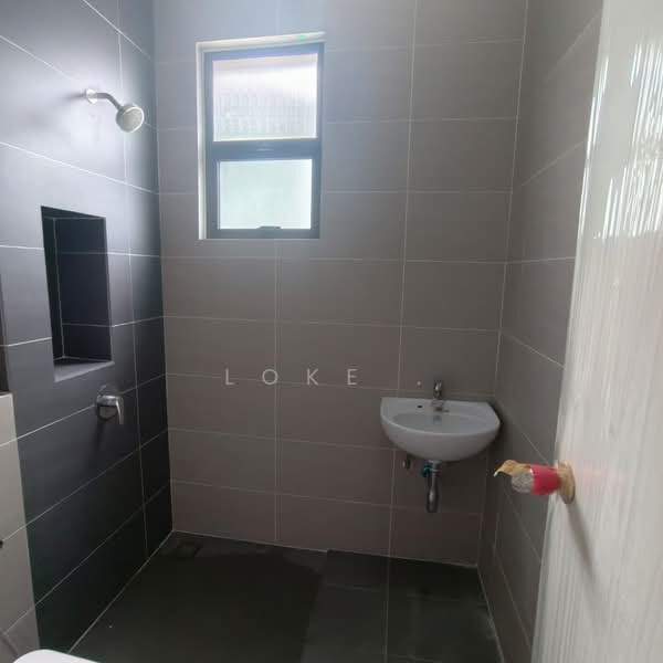 Rumah Teres 3 Tingkat untuk Dijual di Setia Utama (Setia Alam) - Loke . - Bathroom - PropertyGuru.com.my