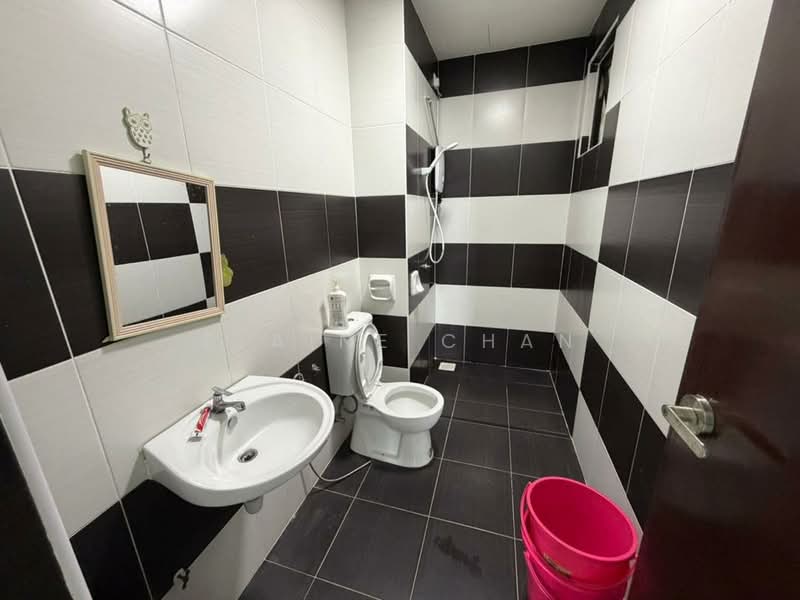 Service Residence for Sale at Sky Oasis Residence (Pangsapuri Oasis 1) - Elaine Chan - Bathroom - PropertyGuru.com.my