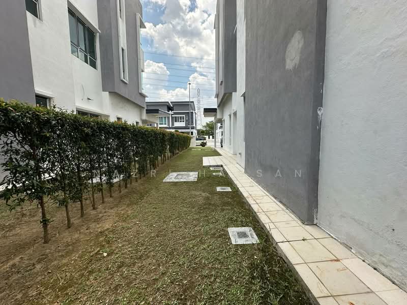 Rumah Berkembar untuk Dijual di Bandar Bukit Raja (Klang) - Nazri Hassan - PropertyGuru.com.my