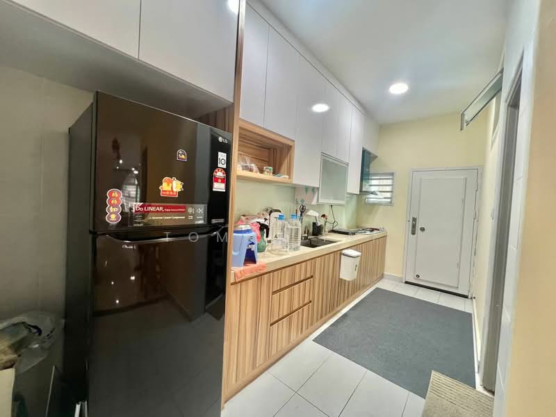 Cluster House for Sale in Mutiara Rini (Skudai) - Tommy Tai - Kitchen - PropertyGuru.com.my