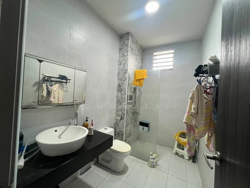 Cluster House for Sale in Mutiara Rini (Skudai) - Tommy Tai - Bathroom - PropertyGuru.com.my