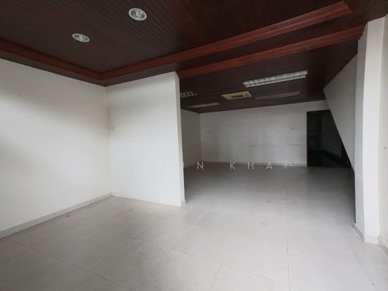 Shop for Rent in Taman Cheng Utama (Cheng) - Goh Jun Khai - Interior - PropertyGuru.com.my