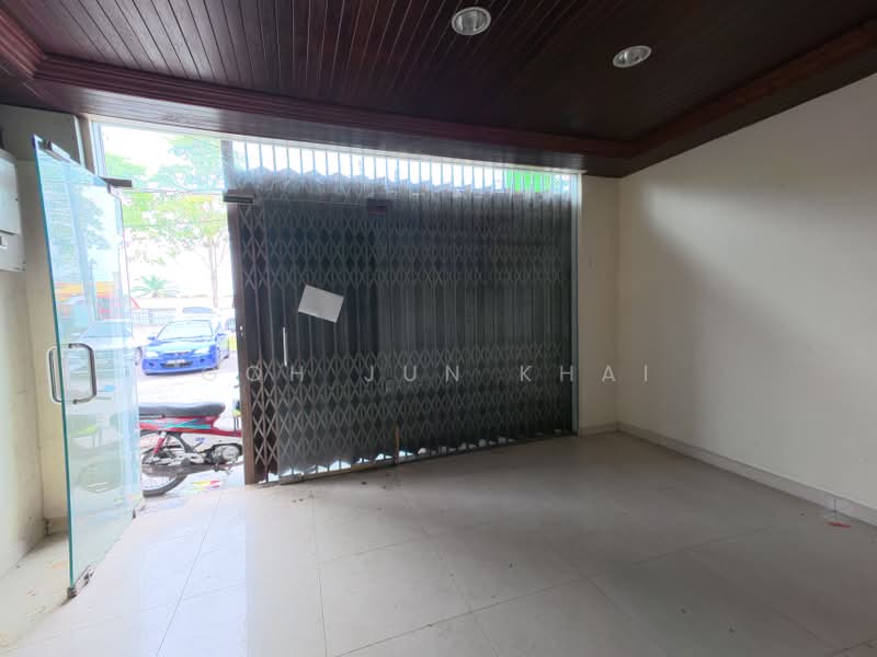 Shop for Rent in Taman Cheng Utama (Cheng) - Goh Jun Khai - Entrance - PropertyGuru.com.my