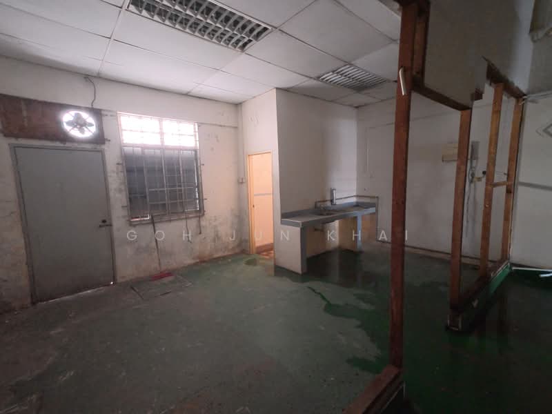 Shop for Rent in Taman Cheng Utama (Cheng) - Goh Jun Khai - Interior - PropertyGuru.com.my