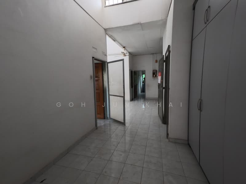 Office for Rent in Taman Melaka Baru (Batu Berendam) - Goh Jun Khai - Corridor - PropertyGuru.com.my