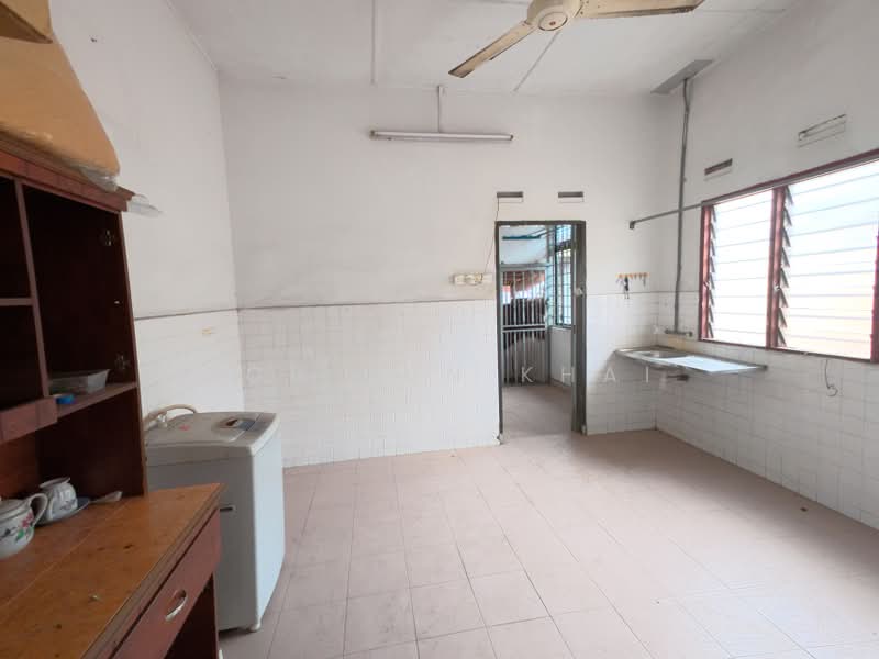 Office for Rent in Taman Melaka Baru (Batu Berendam) - Goh Jun Khai - Kitchen - PropertyGuru.com.my
