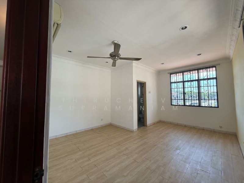 Rumah Berkembar untuk Dijual di Bandar Bukit Tinggi 2 (Klang) - Thiruchelvi Supramaniam - Living Room - PropertyGuru.com.my