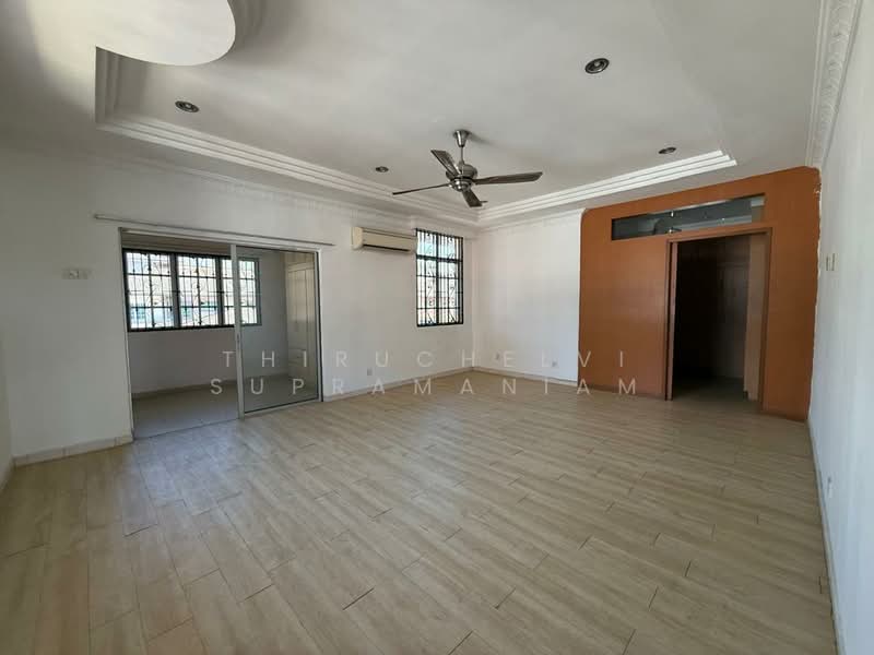Rumah Berkembar untuk Dijual di Bandar Bukit Tinggi 2 (Klang) - Thiruchelvi Supramaniam - Living Room - PropertyGuru.com.my