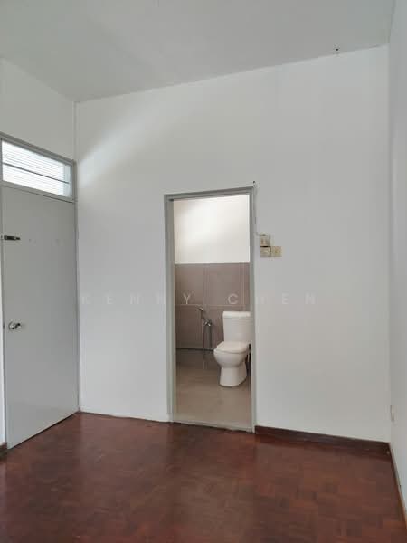Rumah Teres 2 Tingkat untuk Dijual di Taman Overseas Union (Taman Oug) (Jalan Klang Lama (Old Klang Road)) - Kenny Chen - Bathroom - PropertyGuru.com.my