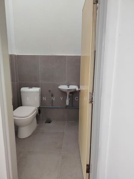 Rumah Teres 2 Tingkat untuk Dijual di Taman Overseas Union (Taman Oug) (Jalan Klang Lama (Old Klang Road)) - Kenny Chen - Bathroom - PropertyGuru.com.my