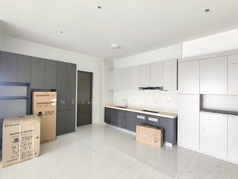 Condominium for Sale at Kings Bay @ Country Garden Danga Bay - Neilson Tan - Kitchen - PropertyGuru.com.my