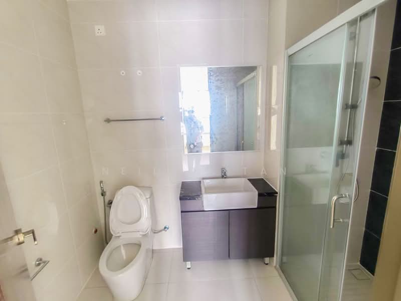 Condominium for Sale at Kings Bay @ Country Garden Danga Bay - Neilson Tan - Bathroom - PropertyGuru.com.my