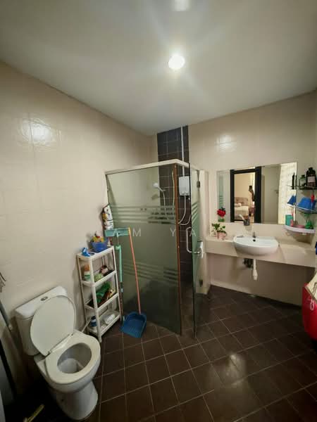 Rumah Berkembar untuk Dijual di Taman Bukit Semenyih (Semenyih) - Sam Yap - Bathroom - PropertyGuru.com.my