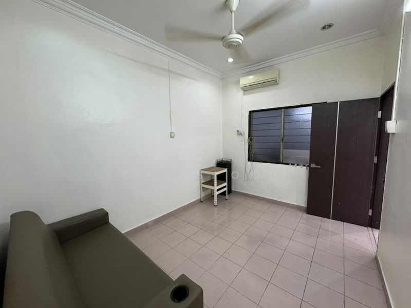 1-storey Terraced House for Sale in Taman Gelugor (Jelutong) - Chris Ooi - Living Room - PropertyGuru.com.my