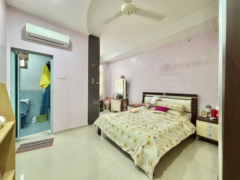 Rumah Teres 2 Tingkat untuk Dijual di Taman Desa Tebrau (Tebrau) - Tommy Tai - Bedroom - PropertyGuru.com.my
