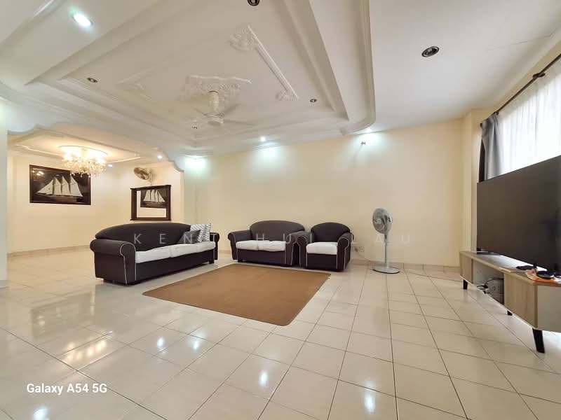 Rumah Teres untuk Dijual di Bandar Putra Permai (Seri Kembangan) - KENT HUI LAU - Living Room - PropertyGuru.com.my