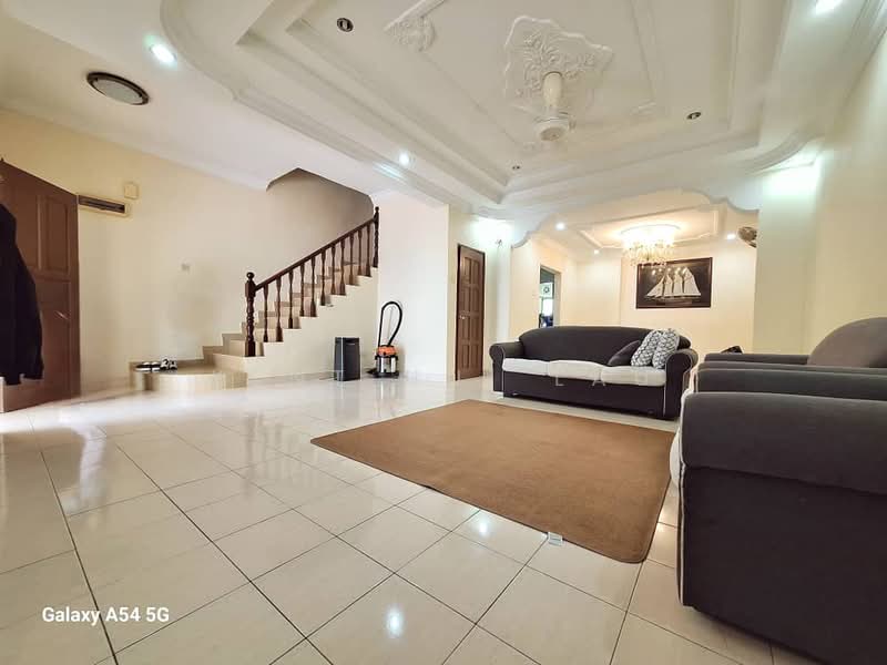 Rumah Teres untuk Dijual di Bandar Putra Permai (Seri Kembangan) - KENT HUI LAU - Living Room - PropertyGuru.com.my
