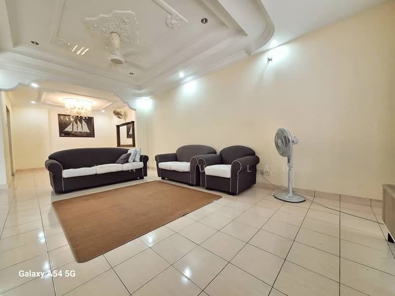 Rumah Teres untuk Dijual di Bandar Putra Permai (Seri Kembangan) - KENT HUI LAU - Living Room - PropertyGuru.com.my