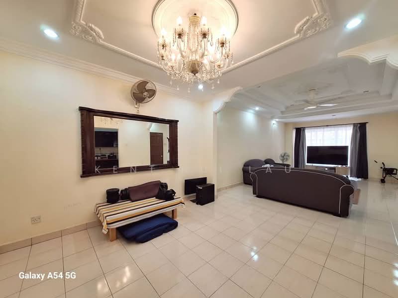 Rumah Teres untuk Dijual di Bandar Putra Permai (Seri Kembangan) - KENT HUI LAU - Living Room - PropertyGuru.com.my