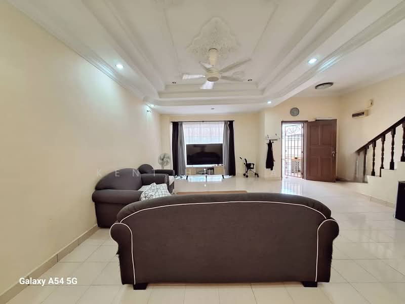 Rumah Teres untuk Dijual di Bandar Putra Permai (Seri Kembangan) - KENT HUI LAU - Living Room - PropertyGuru.com.my
