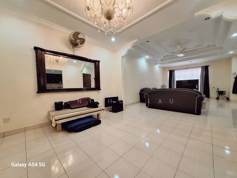 Rumah Teres untuk Dijual di Bandar Putra Permai (Seri Kembangan) - KENT HUI LAU - Living Room - PropertyGuru.com.my