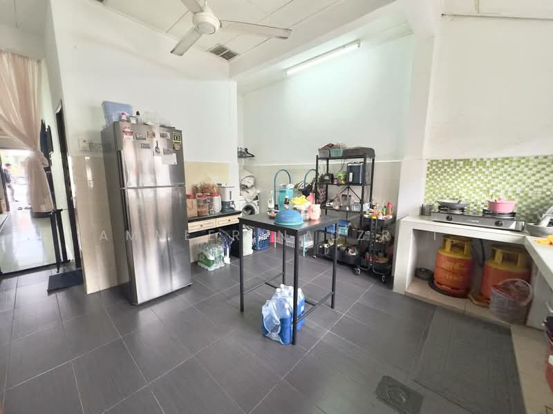 Rumah Teres 1 Tingkat untuk Dijual di Taman Dato Demang (Seri Kembangan) - Ammeer Nadzrai - Kitchen - PropertyGuru.com.my