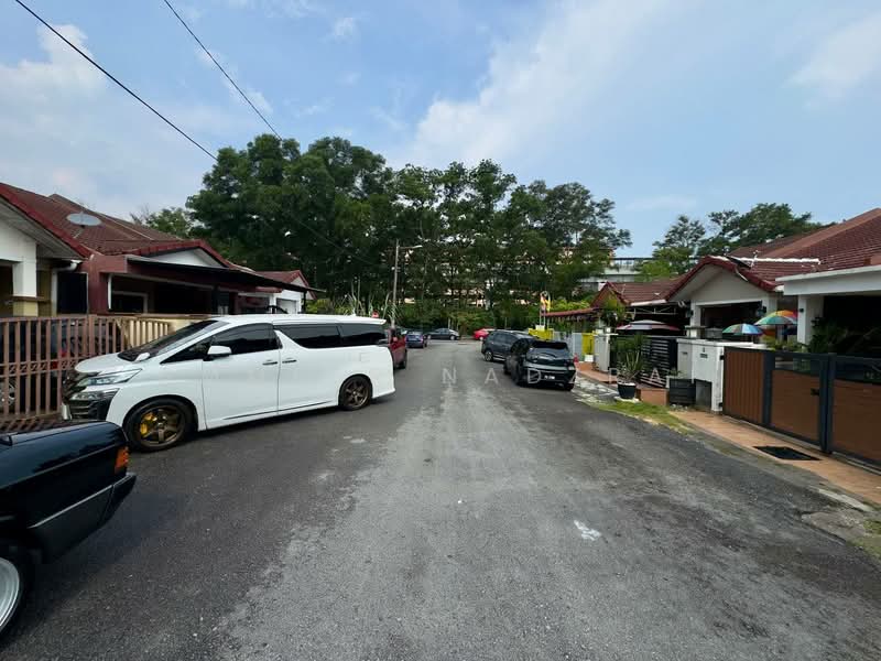 Rumah Teres 1 Tingkat untuk Dijual di Taman Dato Demang (Seri Kembangan) - Ammeer Nadzrai - Exterior - PropertyGuru.com.my
