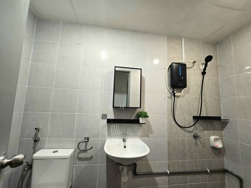 Kondominium untuk Disewa di The Edge Residence - Jason Ong - Bathroom - PropertyGuru.com.my