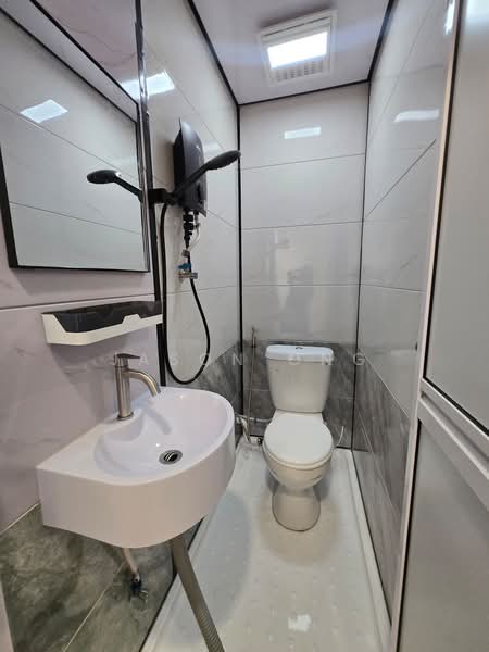 Kondominium untuk Disewa di The Edge Residence - Jason Ong - Bathroom - PropertyGuru.com.my
