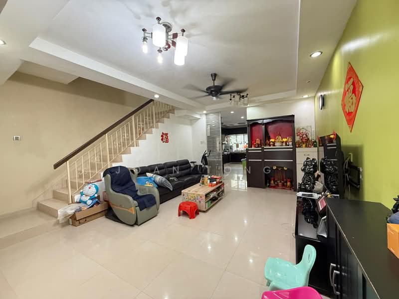 Rumah Teres 2 Tingkat untuk Dijual di Taman Setia Indah (Tebrau) - Joan Tong - Living Room - PropertyGuru.com.my
