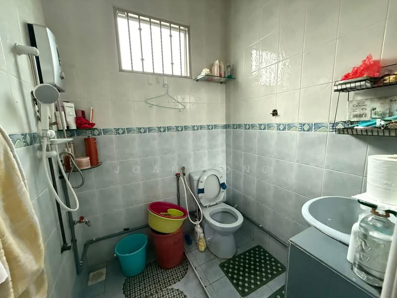 Rumah Teres 2 Tingkat untuk Dijual di Taman Setia Indah (Tebrau) - Joan Tong - Bathroom - PropertyGuru.com.my