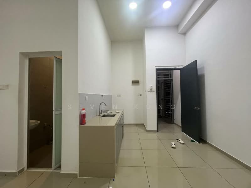 Servis Apartment untuk Disewa di D'carlton (Residensi Seri Mega) - Seven Kong - Kitchen - PropertyGuru.com.my