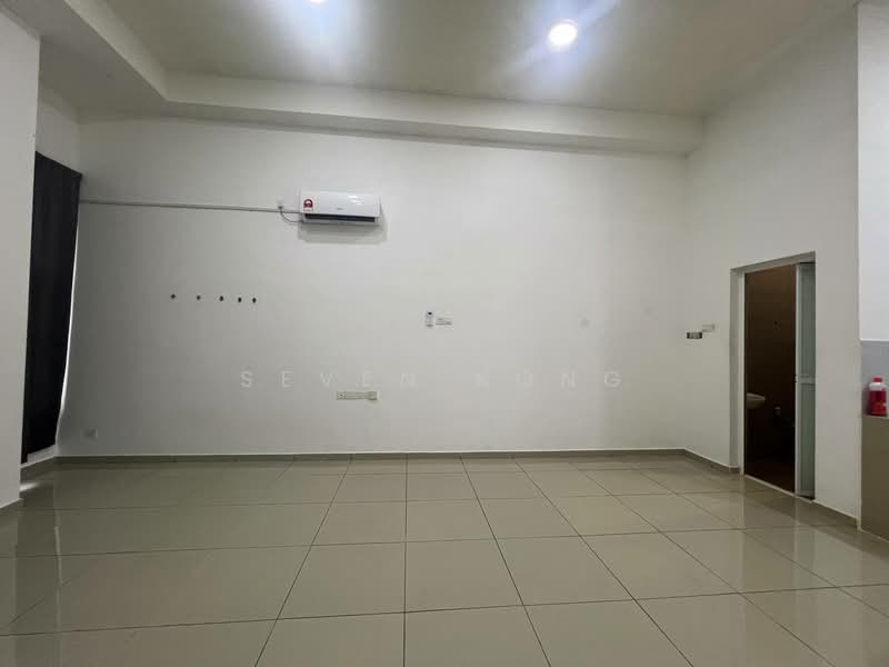 Servis Apartment untuk Disewa di D'carlton (Residensi Seri Mega) - Seven Kong - Living Room - PropertyGuru.com.my