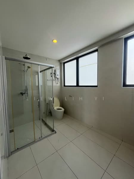 Condominium for Sale at Royal Strand @ Country Garden Danga Bay - Liew Lih Yi - Bathroom - PropertyGuru.com.my