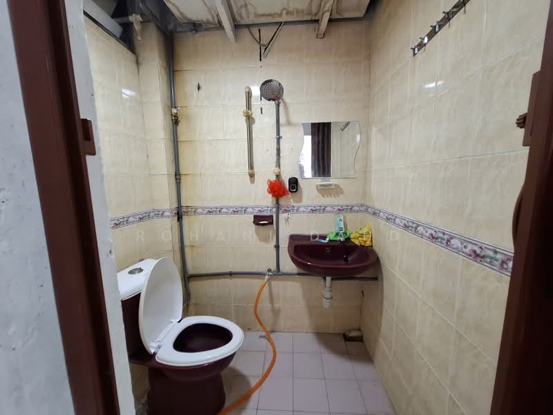 Shop / Office for Rent in Bandar Baru Selayang (Selayang) - Rohani Daud - Bathroom - PropertyGuru.com.my