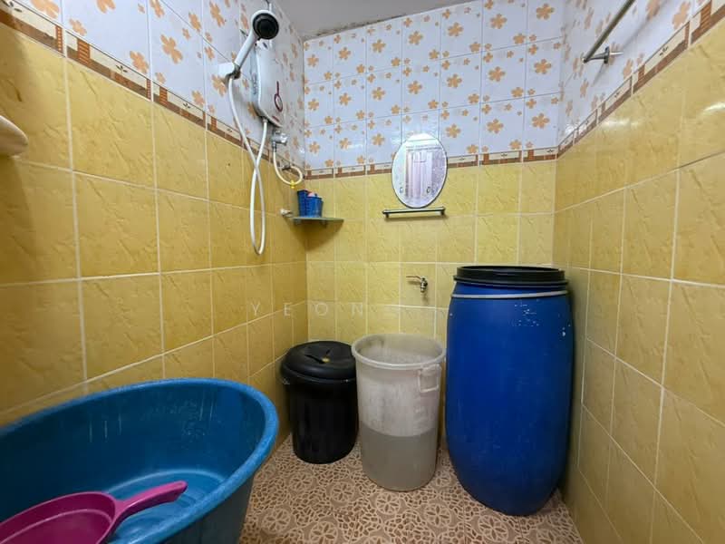 Rumah Teres untuk Dijual di Seri Kembangan (Selangor) - Yeong . - Bathroom - PropertyGuru.com.my