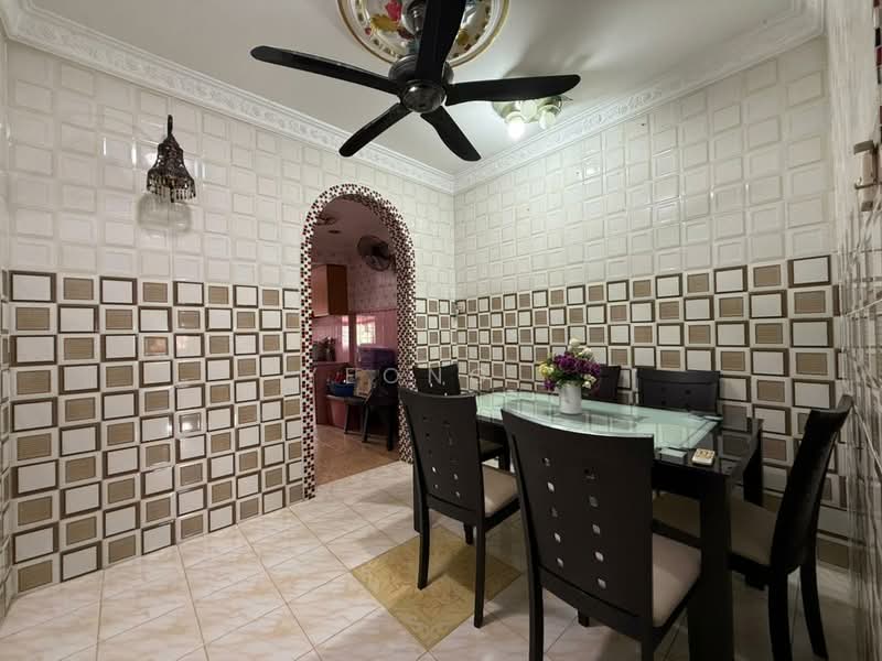 Rumah Teres untuk Dijual di Seri Kembangan (Selangor) - Yeong . - Dining Room - PropertyGuru.com.my