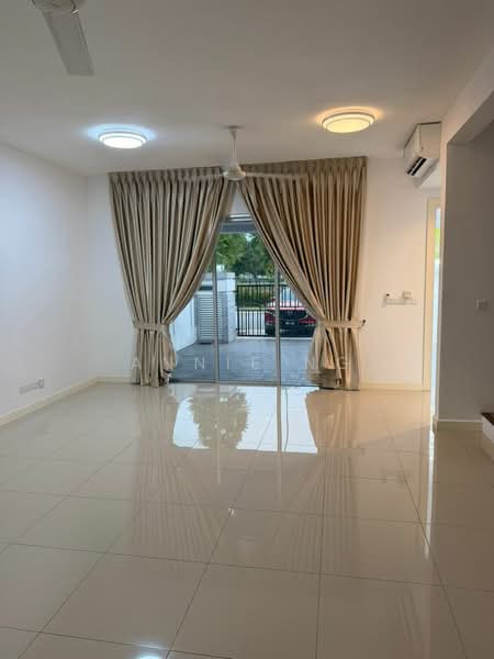 Rumah Teres 2 Tingkat untuk Disewa di Kota Emerald (Rawang) - Annie Ng - Living Room - PropertyGuru.com.my