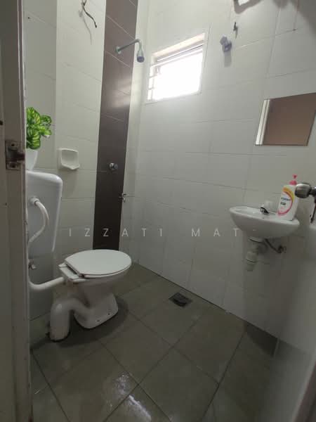 Apartment for Sale at Dahlia Court - Izzati Mat - Bathroom - PropertyGuru.com.my