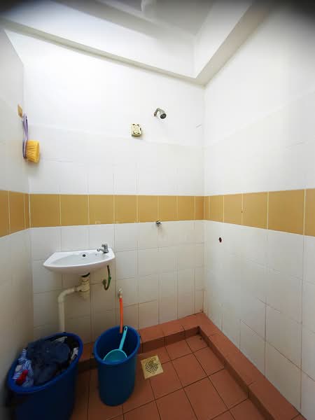 Apartment for Sale at Sri Aman Block C (Sri Aman Block 1 & 3) - Pauline Cheong - Bathroom - PropertyGuru.com.my