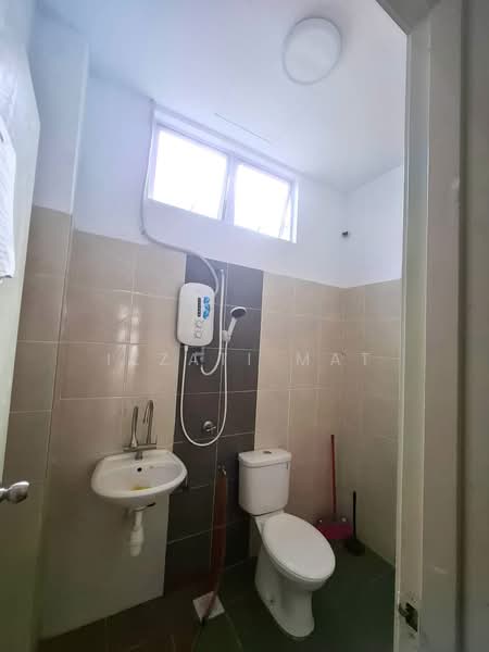 Rumah Teres untuk Dijual di Bandar Mahkota Banting (Tanjong Duabelas) - Izzati Mat - Bathroom - PropertyGuru.com.my