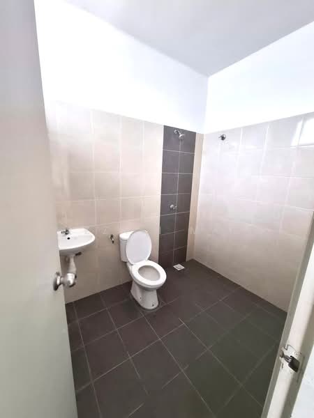 Rumah Teres untuk Dijual di Bandar Mahkota Banting (Tanjong Duabelas) - Izzati Mat - Bathroom - PropertyGuru.com.my