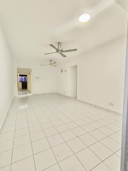 Kondominium untuk Dijual di Sri Desa Entrepreneur Park - Angel Ooi - Living Room - PropertyGuru.com.my