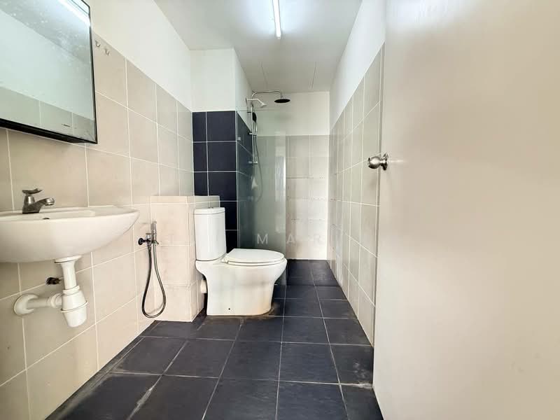 Service Residence for Sale at Hillpark Residence - Siti Mariam - Bathroom - PropertyGuru.com.my