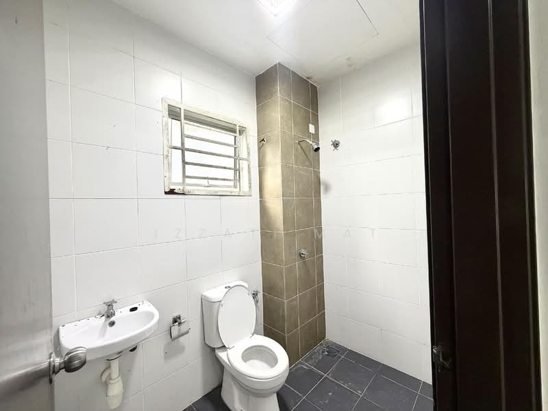 2-storey Terraced House for Sale in Dengkil (Selangor) - Izzati Mat - Bathroom - PropertyGuru.com.my