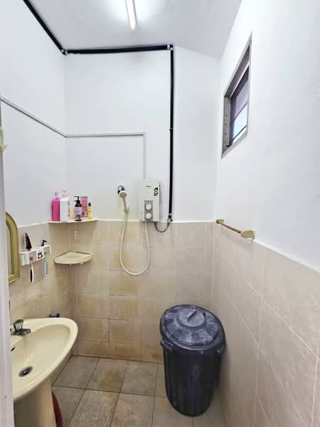 Apartment for Rent at Pangsapuri Delima - Edwin Ewe - Bathroom - PropertyGuru.com.my