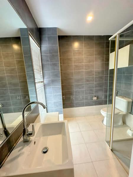 Rumah Bandar untuk Dijual di Petaling Jaya (Selangor) - Hafiz Shariff - Bathroom - PropertyGuru.com.my