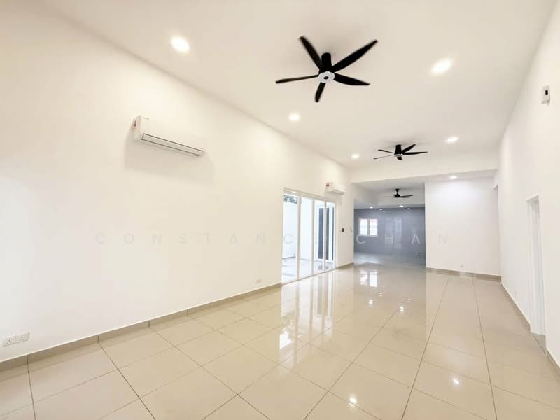 Rumah Berkembar untuk Dijual di Taman Ungku Tun Aminah (Skudai) - Constance Chan - Living Room - PropertyGuru.com.my