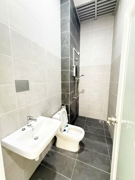 Rumah Berkembar untuk Dijual di Taman Ungku Tun Aminah (Skudai) - Constance Chan - Bathroom - PropertyGuru.com.my